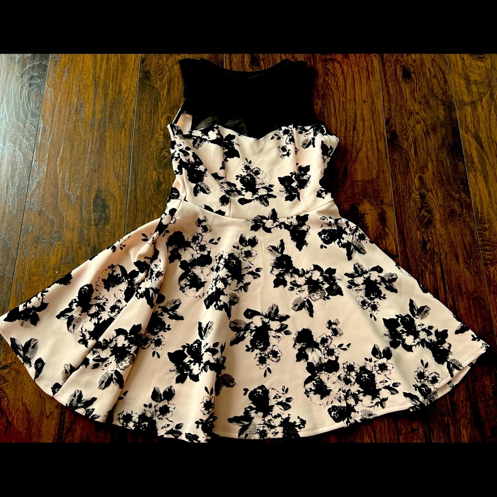 Trixxi large size black and light cream color dress
